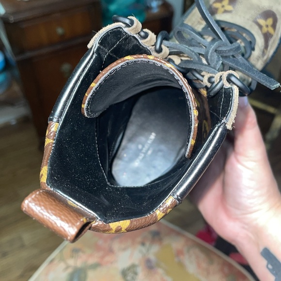 LOUIS VUITTON Suede Calfskin Monogram Laureate Platform Desert Boots Kaki - Picture 9 of 17